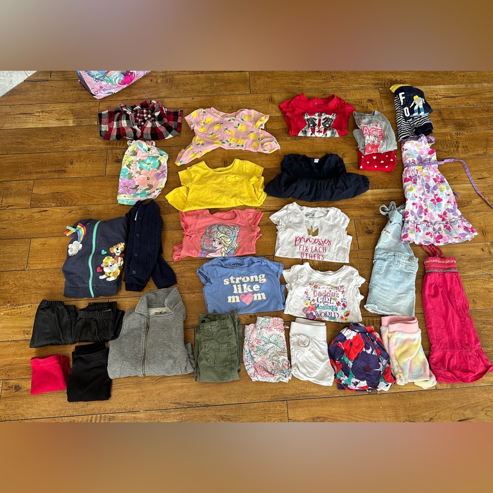 4 shorts 
3 leggings 
2 capris 
2 sweaters 
1 cardigan
10 tshirt 
3 dress
2 pjs